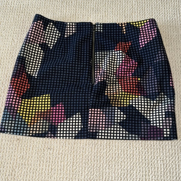 Trina Turk Pixel Mini Skirt Size 2 - Picture 5 of 5